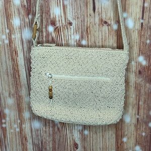 Liz Claiborne Woven Macrame Crossbody Bag Like New 8 1/2” X 10”  49 Strap Ivory